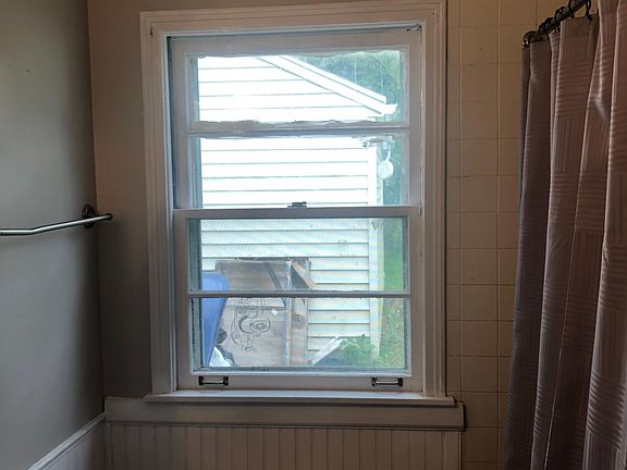 3rd image of 4218 Crescent Dr
