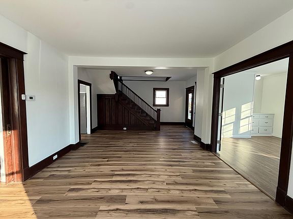 4th image of 421 Lewis St