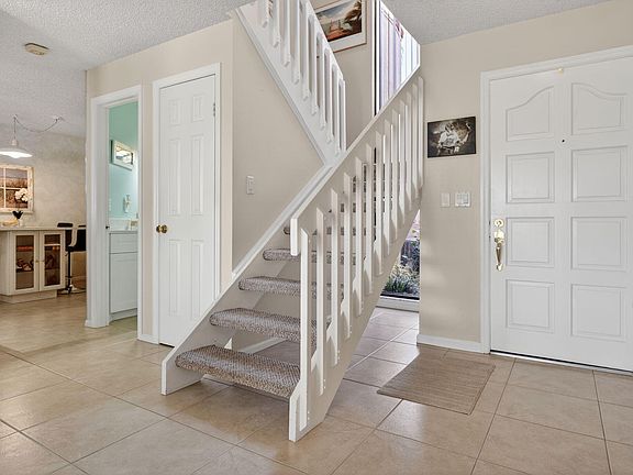 5th image of 830 Windermere Way