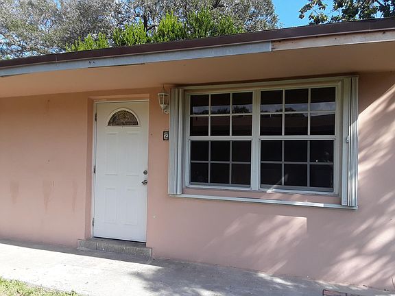 2nd image of 828 SW 29th St
