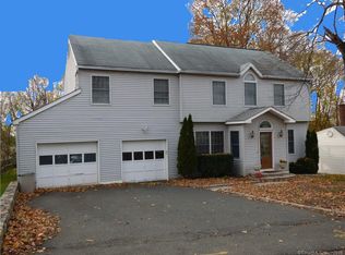 34 Dartmouth Ln, Danbury, CT 06810
