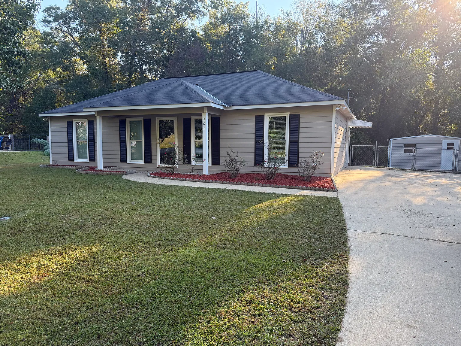 3 bed, 1144 sqft, $1,950 — Photo 1