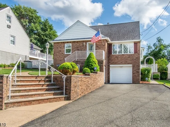 72 Ridgeview Dr, Woodland Park, NJ 07424