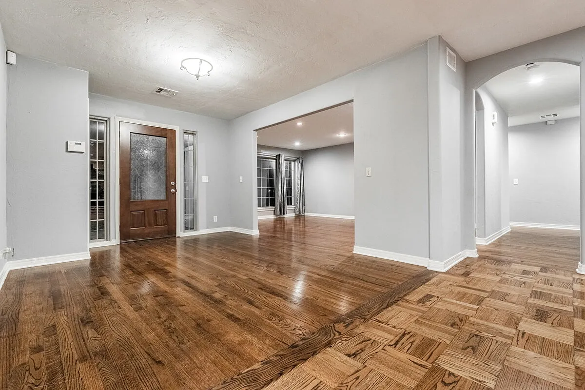 4 bed, 2.0 bath, 2280 sqft, $2,995 — Photo 2