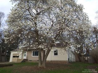 2245 Maple Dr, Jackson, MI 49203