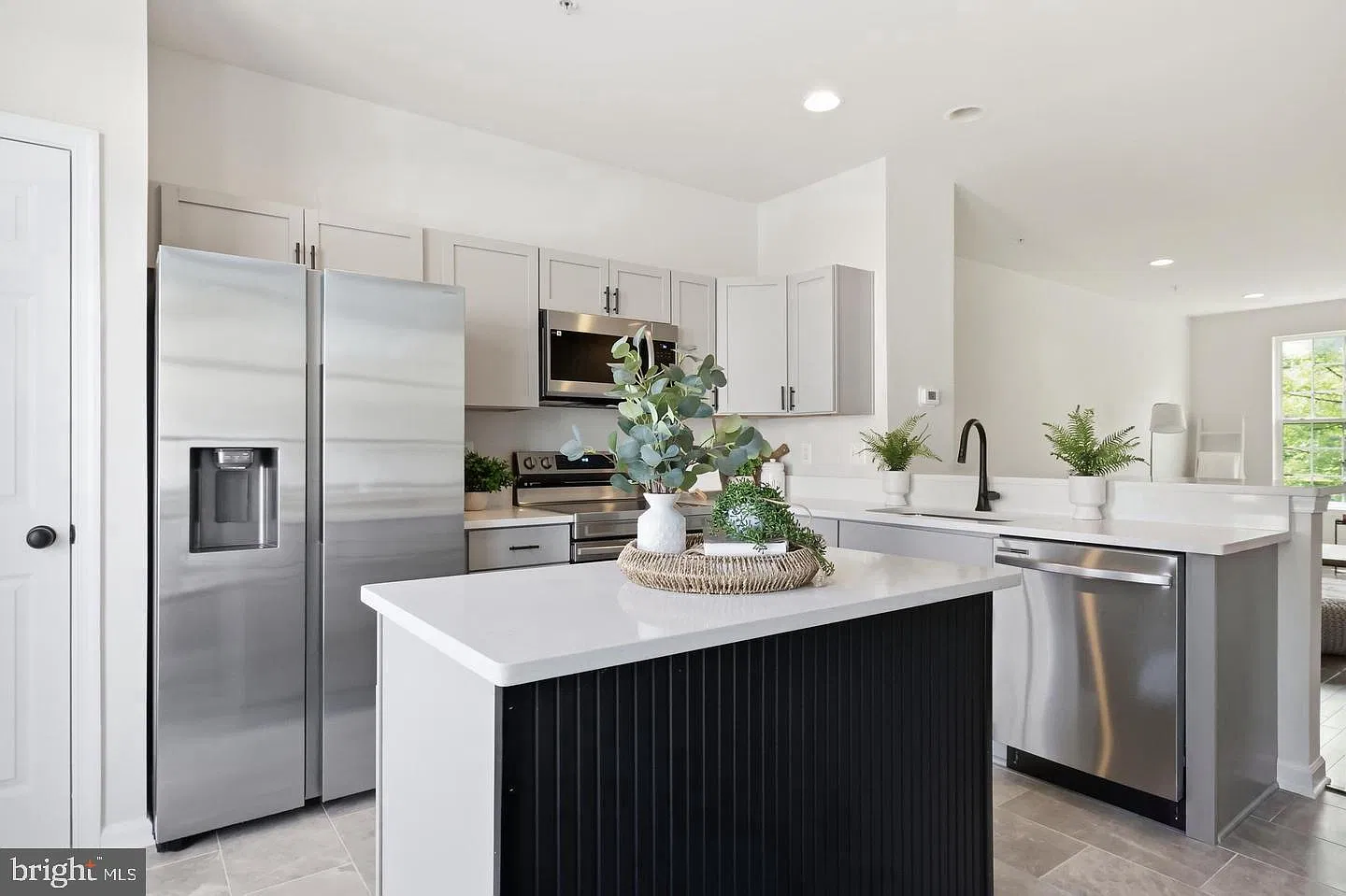 3 bed, 3.0 bath, 1424 sqft, $3,000 — Photo 3