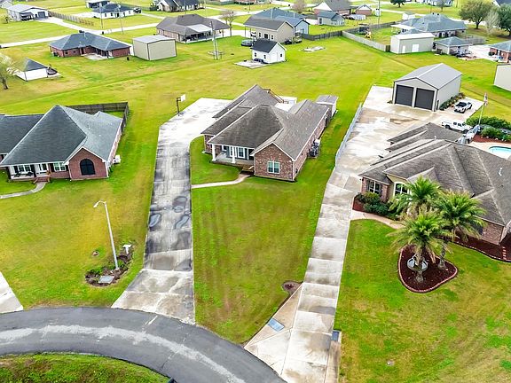 3rd image of 225 Chase Dr