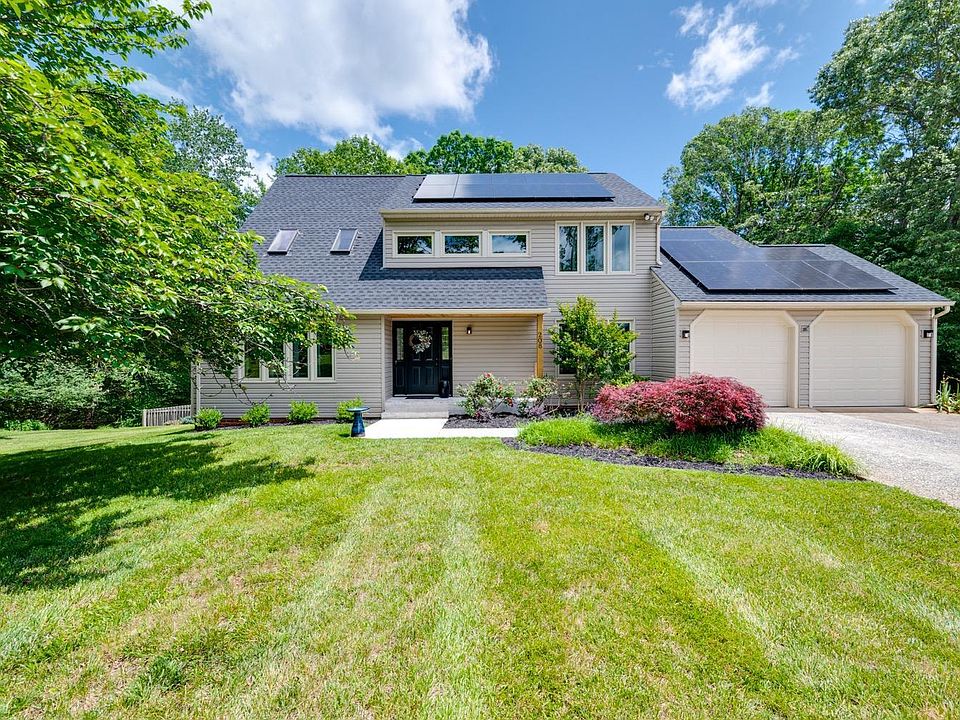 1st image of 208 Mountain Laurel Dr