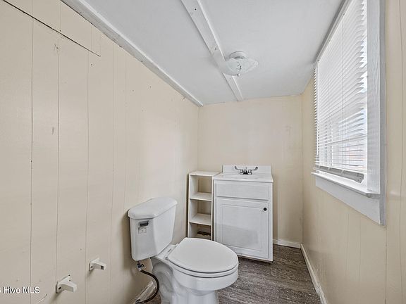 18th image of 408 Boush Street