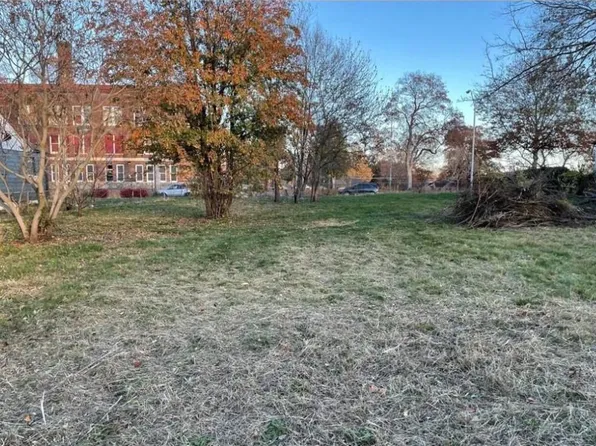 7422 Tracy Ave, Kansas City, MO 64131