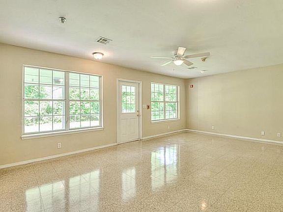 2nd image of 901 N Holly Ave