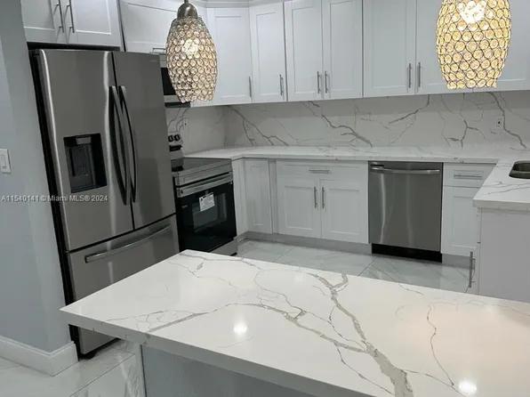 552 NE 161st St, North Miami Beach, FL 33162
