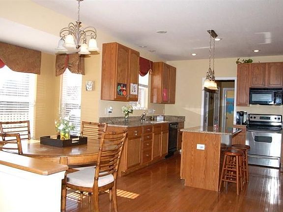 5th image of 5589 Selu Dr
