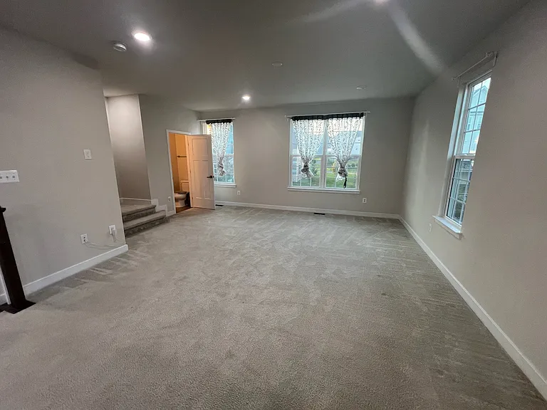 716 Kalmar Ln — Photo 8