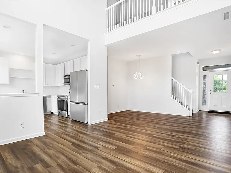 10901 Lemongrass Dr — Photo 4