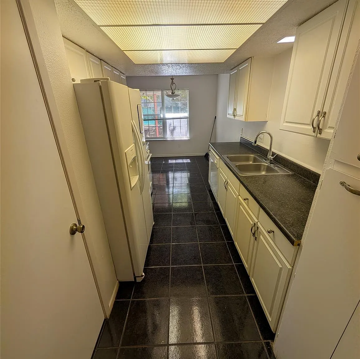 2 bed, 1.5 bath, 2036 sqft, $1,550 — Photo 3