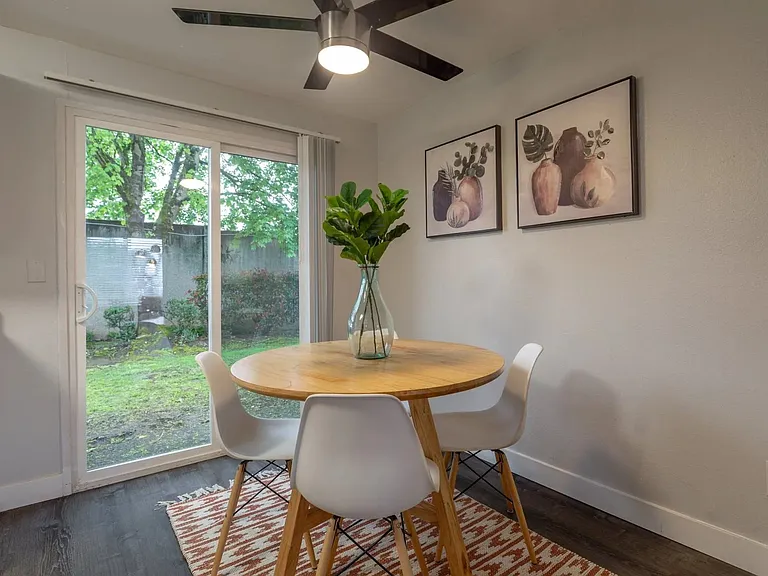 Somerset West Apartments — Photo 23