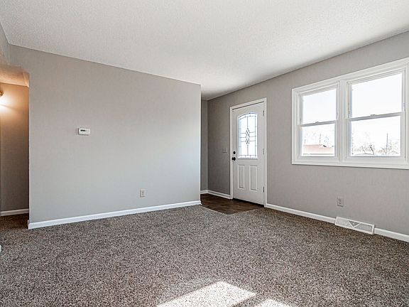 3rd image of 1369 Parkside Dr