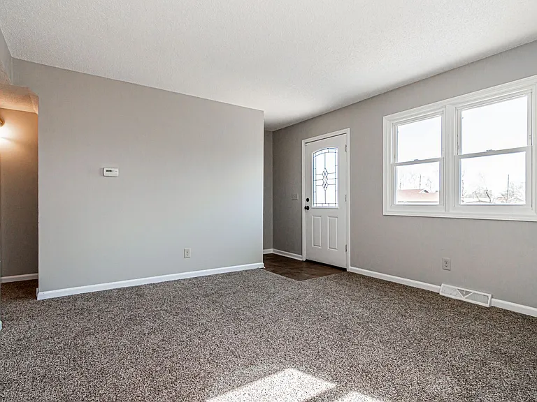 1369 Parkside Dr — Photo 3