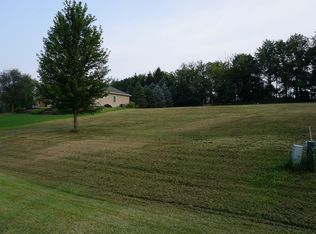 334 Rockside Dr, Dixon, IL 61021