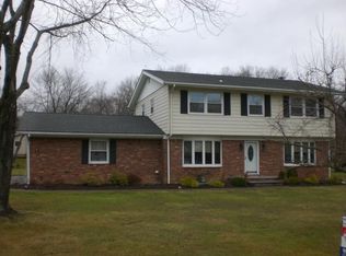 17 Woodland Dr, Long Valley, NJ 07853