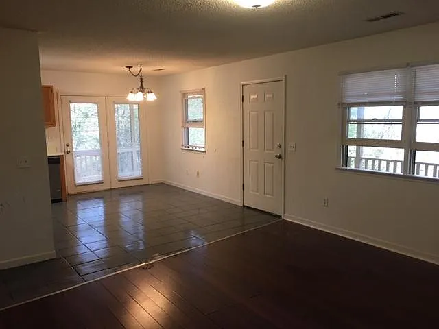 307 E Rogers St — Photo 2