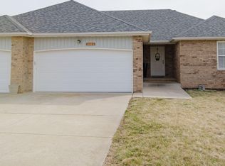 1110 S Tanner Dr, Springfield, MO 65802