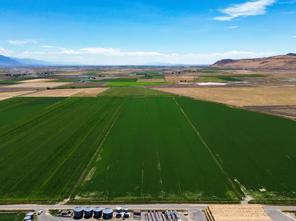 7220 W Cropley Rd, Tremonton, UT 84337