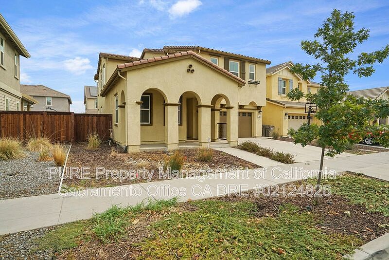 1st image of 1905 Miekle Ave