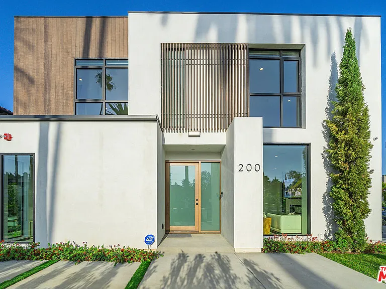 200 N Doheny Dr — Photo 20