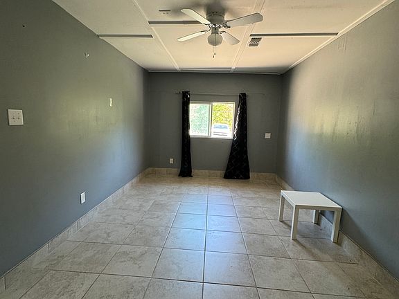 4th image of 3205 Greenbriar Ln