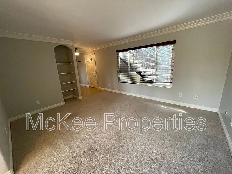 2 bed, 1.0 bath, 756 sqft, $2,350 — Photo 2