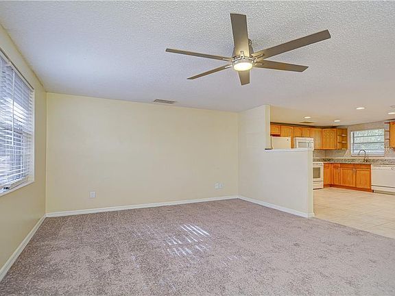 3rd image of 917 Alicia Ave