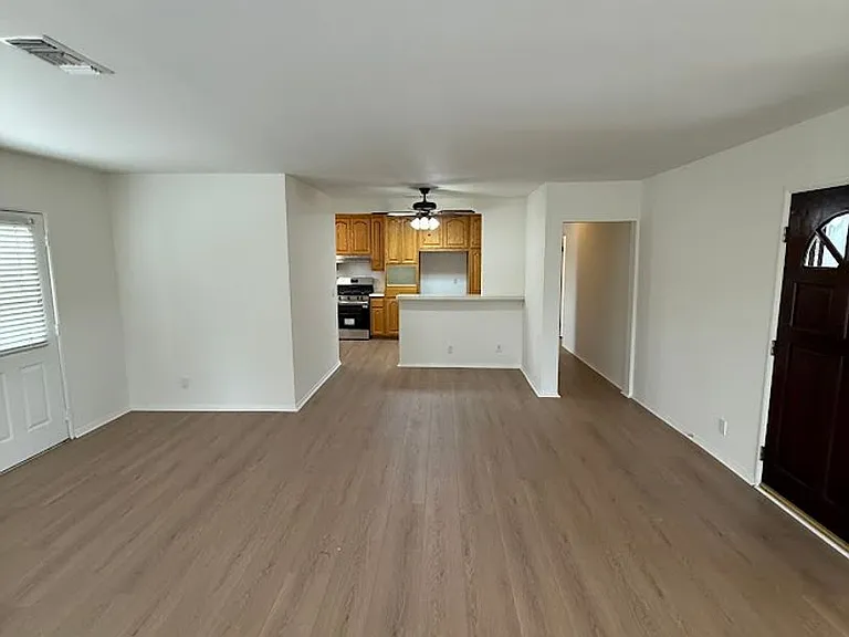 10866 Gerald Ave — Photo 8