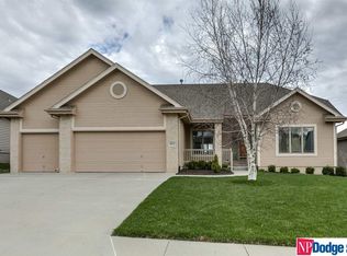 4212 Edgerton Dr, Bellevue, NE 68123