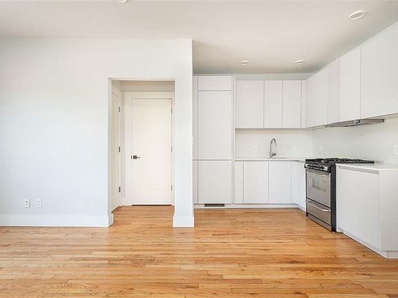 5th image of 124 Highland Ave #26