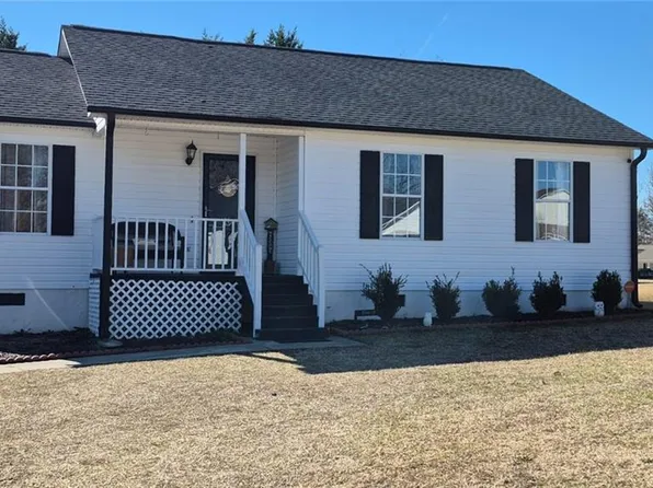 21 Elm St, Thomasville, NC 27360