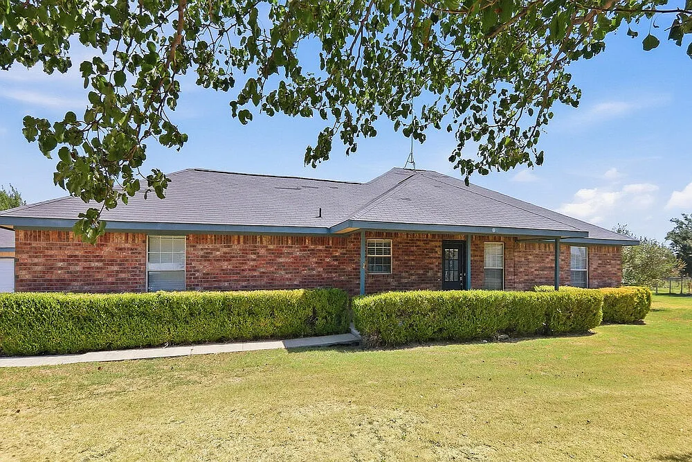 3 bed, 2.0 bath, 1687 sqft, $1,750 — Photo 3
