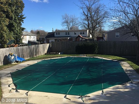 Large In-Ground Pool