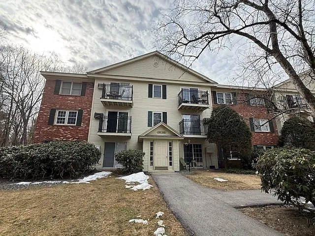 3 Oak Hill Ln