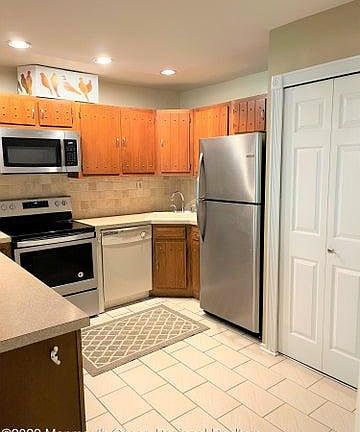 3rd image of 129 Amberly Dr