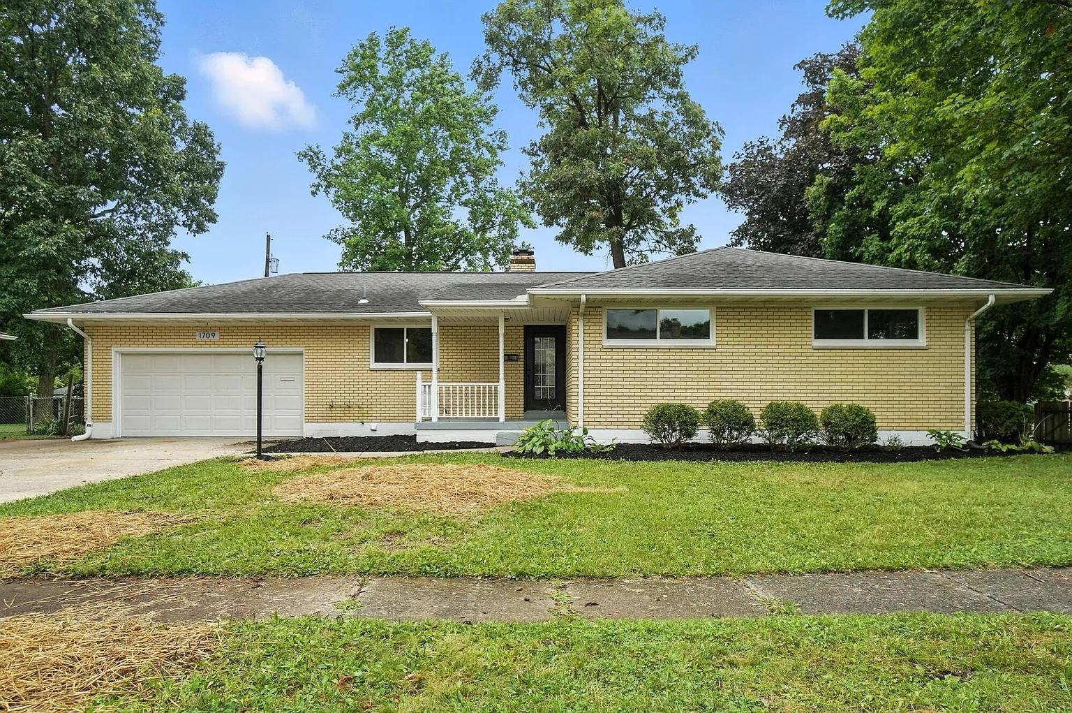 1709 Thomas Dr photo 1