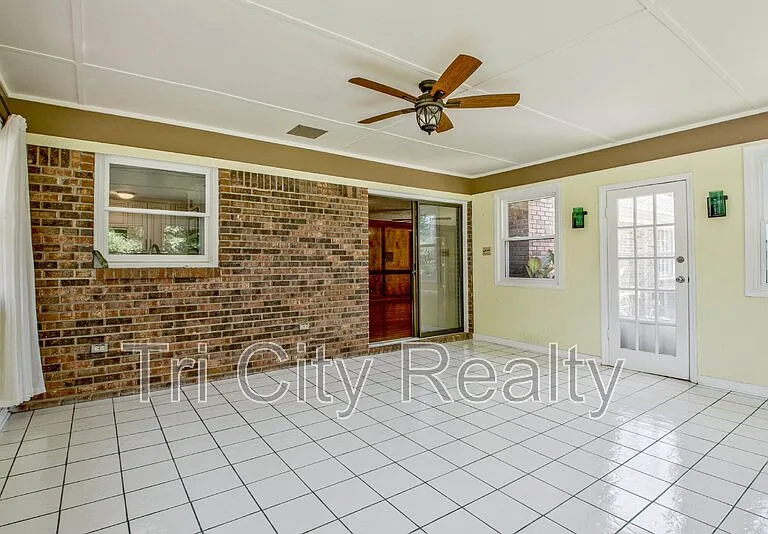 630 Hawthorne Pl — Photo 17