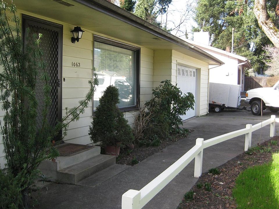 2nd image of 1062 SE Clarey Ave