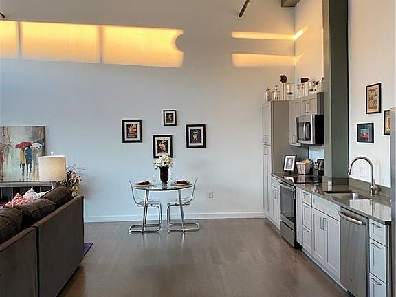 2nd image of 114 N Main St #108