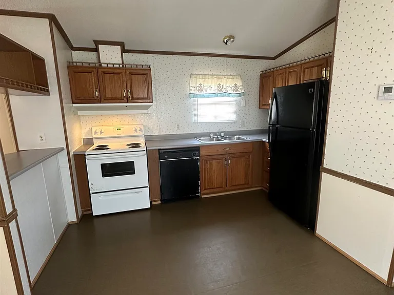 142B Roy St — Photo 3