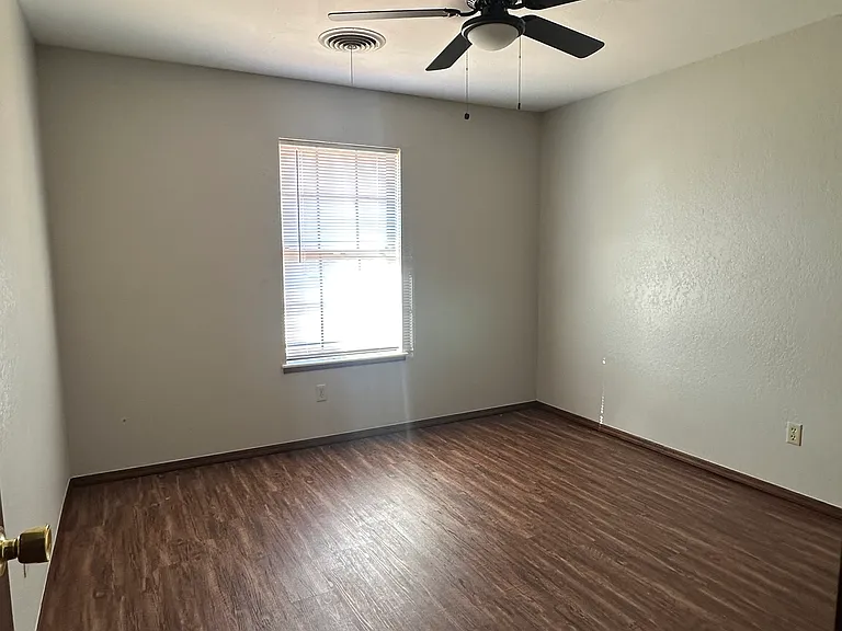 1800 Suzanne Dr — Photo 10