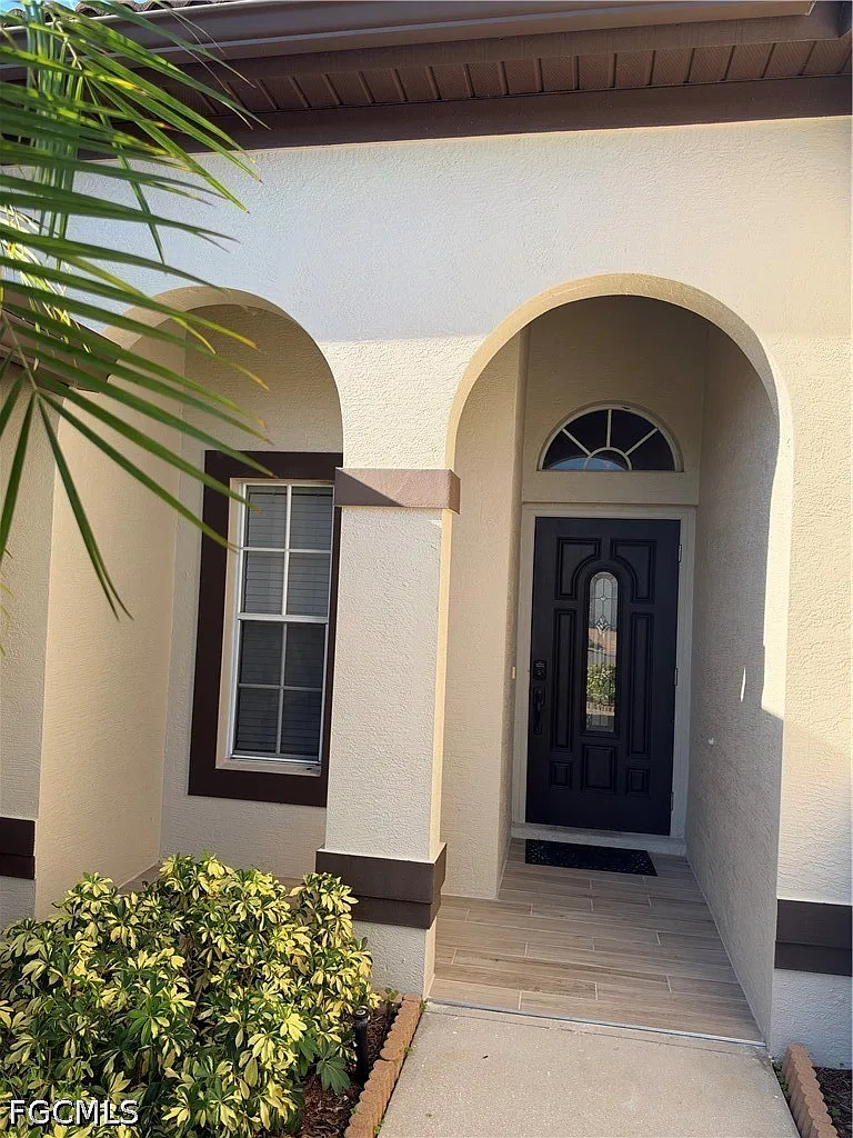 3 bed, 2.0 bath, 1426 sqft, $3,000 — Photo 2