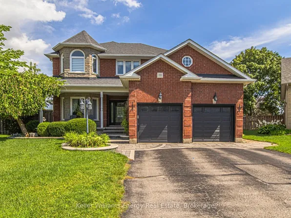 221 Conestoga Ct, Oshawa, ON L1G 8B7
