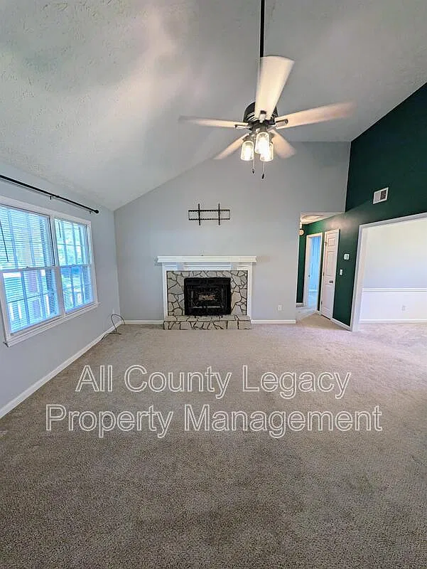 3 bed, 2.0 bath, 1571 sqft, $1,995 — Photo 3